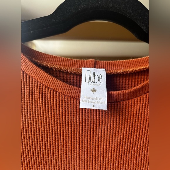 QUBE CLOTHING| handmade on saltspring island waffle crew | size large - Picture 3 of 3